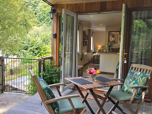 Ty Barddu nr. Newcastle Emlyn