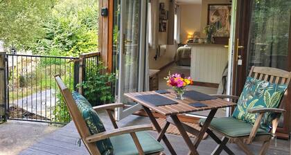 Ty Barddu nr. Newcastle Emlyn