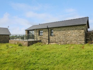 Exterior - Tyddyn Bach, Rhydwyn (Holyhead)