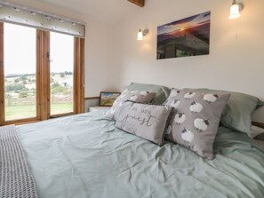 Room - Tan Y Castell Shepherds Hut,. (Llangollen)