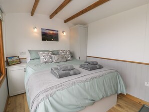 Room - Tan Y Castell Shepherds Hut,. (Llangollen)