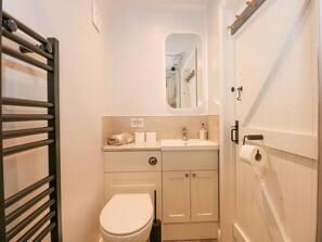 Shower - Holt House is in Bicker. 4bed. (Boston)