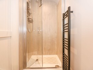 Shower - Holt House is in Bicker. 4bed. (Boston)