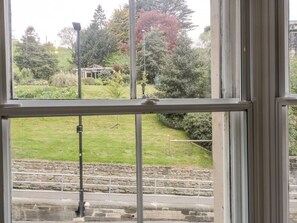 Interior - Charming Park View Apartment in Whitby (Whitby)