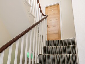 Interior - Charming Park View Apartment in Whitby (Whitby)