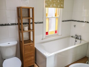 Shower - Charming Park View Apartment in Whitby (Whitby)