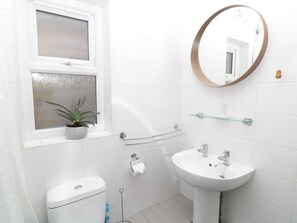 Shower - The Haven, in North Sunderland (Seahouses)