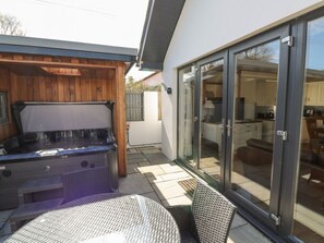 Outdoor dining - Kensa, St Day, Cornwall (Redruth)