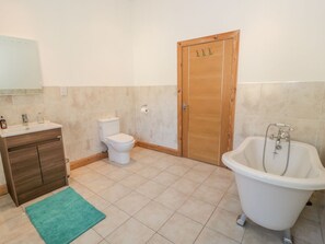 Shower - Beudy Bach, Llangoed (Beaumaris)