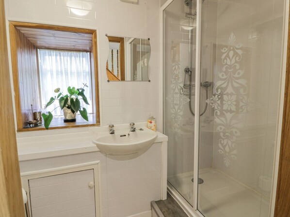 Shower - The Old Brewery Store, Gatehouse Of Fleet (Gatehouse of Fleet)