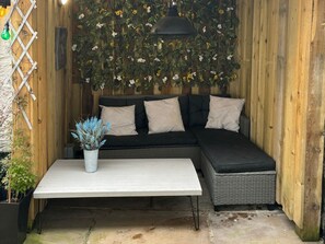 Terrace/patio - Angel's Cottage, Tideswell. TV (Buxton)