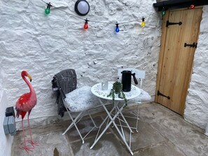 Terrace/patio - Angel's Cottage, Tideswell. TV (Buxton)