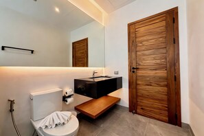 Shower, free toiletries, hair dryer, towels - Bougainvillea Luxury Pool Villas (Choeng Thale)
