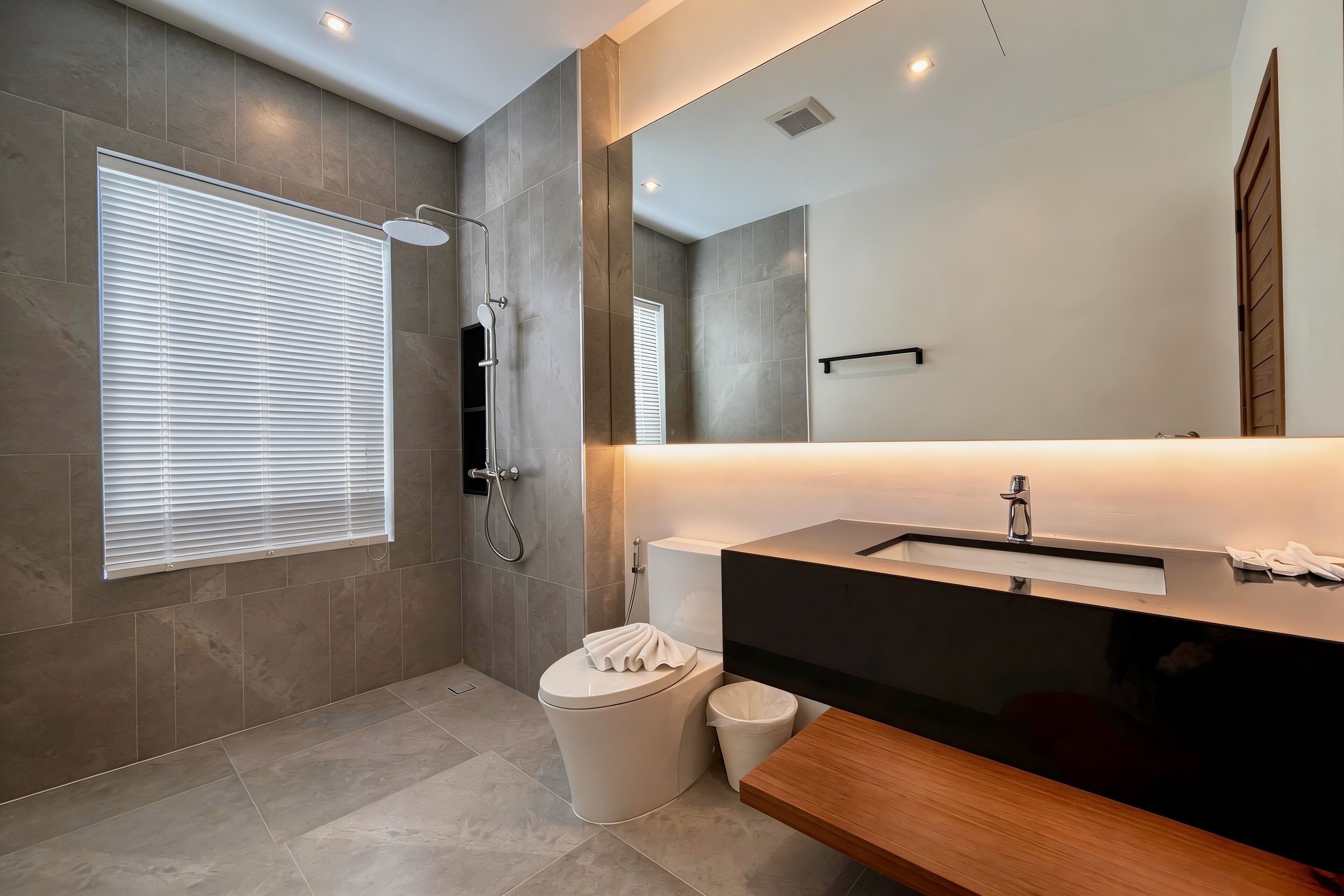 Shower, free toiletries, hair dryer, towels