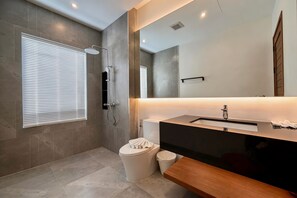 Shower, free toiletries, hair dryer, towels - Bougainvillea Luxury Pool Villas (Choeng Thale)