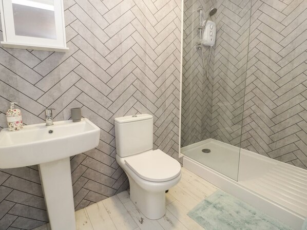 Shower - 50A Lloyd Street West, Llandudno, Wales (Llandudno)