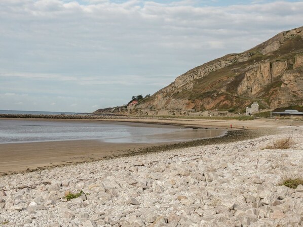 Beach nearby - 50A Lloyd Street West, Llandudno, Wales (Llandudno)