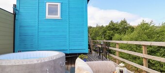 Cuckoo Hut, Maengwyneddd Powys