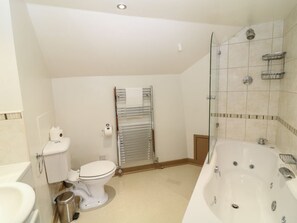 Shower - Douglas's Barn, in Derbyshire. (Ashbourne)