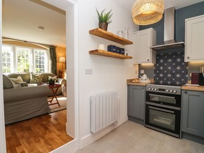 Dishwasher, high chair - The Alms House East is in Forthampton (Gloucester)