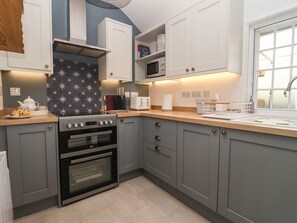 Dishwasher, high chair - The Alms House East is in Forthampton (Gloucester)