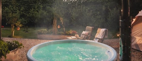 Bain à remous extérieur