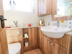 Shower - Periwinkle Cottage, Banff (Banff)