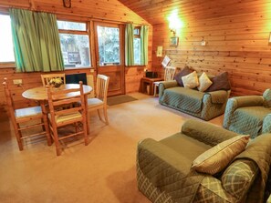 Living area - Charming Pheasant Retreat in Alford (Alford)