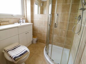 Shower - 3 Moranedd, Moelfre, Anglesey. (Moelfre)