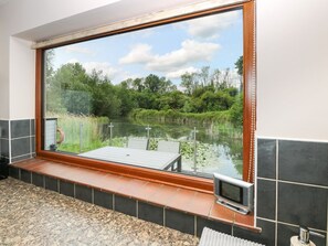 Outdoor dining - Dragonfly Lodge, Whinburgh (Dereham)