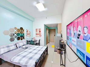Room - Budget Staycation MOA | WiFi Smart TV (Pasay City)