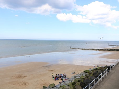 Beach nearby. Highland House, Sheringham