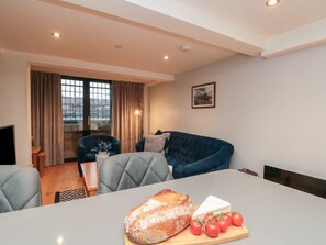 Dining - Charming Blue Peter Retreat in Whitby (Whitby)
