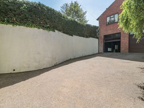 Property grounds - Te Papa, North Petherton 4 bed (Bridgwater)