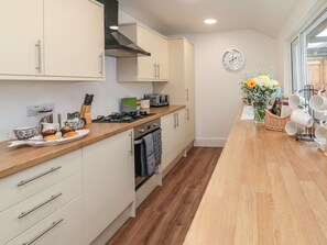 Private kitchen - 18 Acklington Road is in Amble (Morpeth)