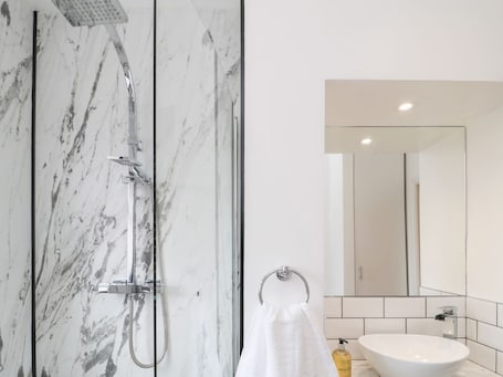 Shower. 18 Acklington Road is in Amble