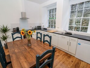 Dishwasher, high chair - 2 Regent Mews, Penzance, 2 bed (Penzance)