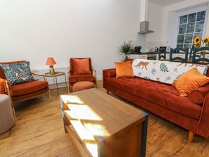 Living area - 2 Regent Mews, Penzance, 2 bed (Penzance)