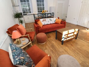 Living area - 2 Regent Mews, Penzance, 2 bed (Penzance)