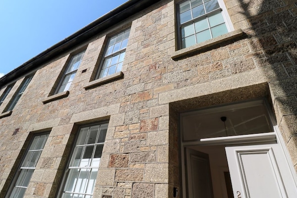 2 Regent Mews