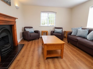 Living area - Canal Basin Cottage, Nantwich (Nantwich)