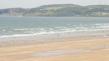 Una spiaggia nelle vicinanze
