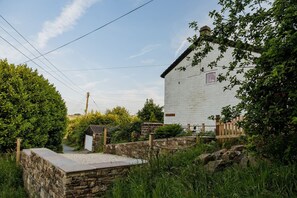 Property grounds - Wells Cottage, Holmfirth (Holmfirth)