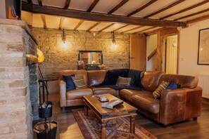Fireplace - Wells Cottage, Holmfirth (Holmfirth)