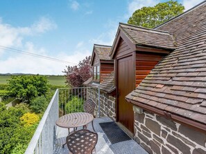Outdoor dining - Robin's Nest, Craven Arms (Craven Arms)