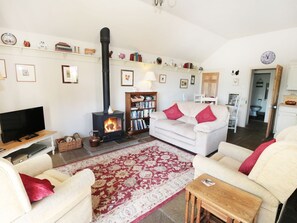 Fireplace - HENHOUSE COTTAGE, open-plan, Gillamoor (York)
