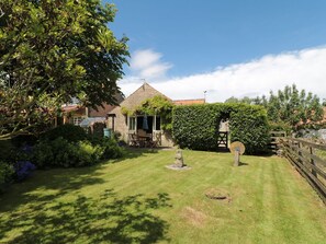 Exterior - HENHOUSE COTTAGE, open-plan, Gillamoor (York)
