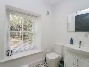 Shower - Dalegarth Hall Farm Cottage 2. (Holmrook)