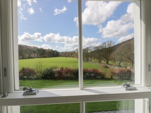 A window with a view of a green field and trees. - Dalegarth Hall Farm Cottage 2. (Holmrook)