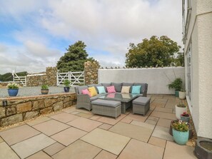Outdoor dining - Bryn Tirion, Llangefni (Holyhead)